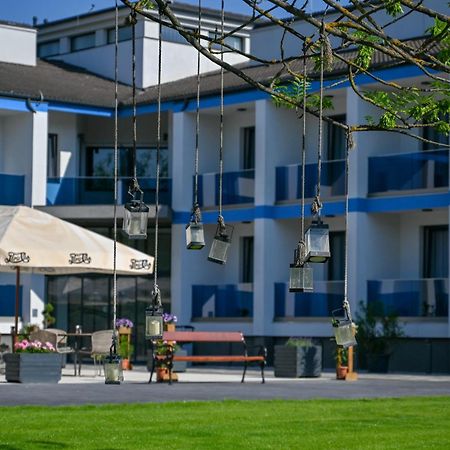 Nn Boutique Hotel Тисауйварош Экстерьер фото