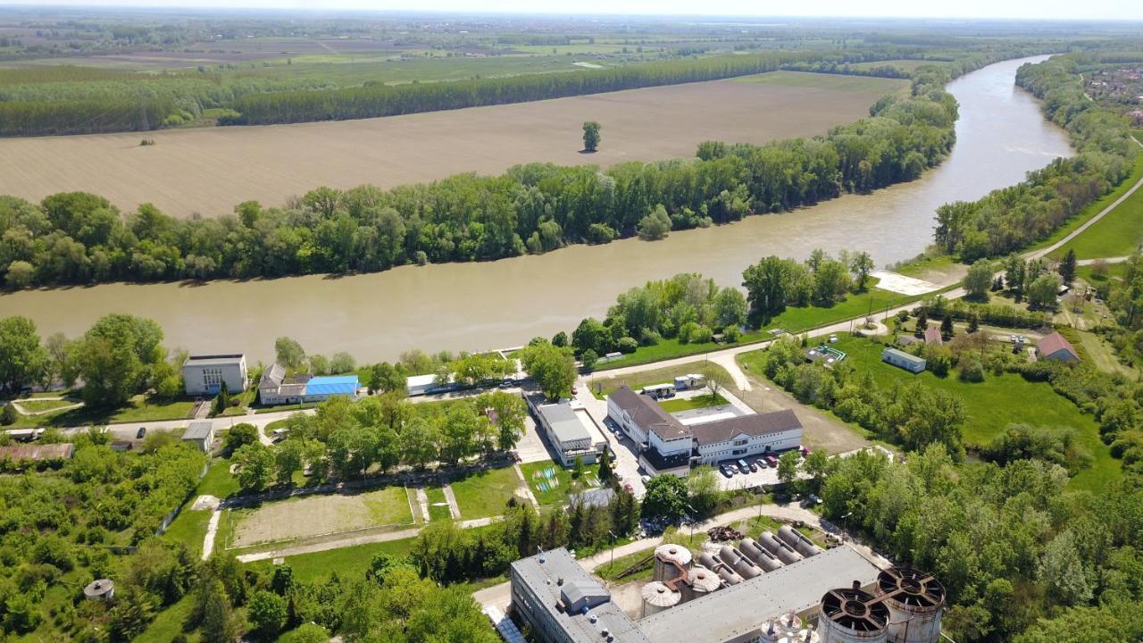 Nn Boutique Hotel Тисауйварош Экстерьер фото