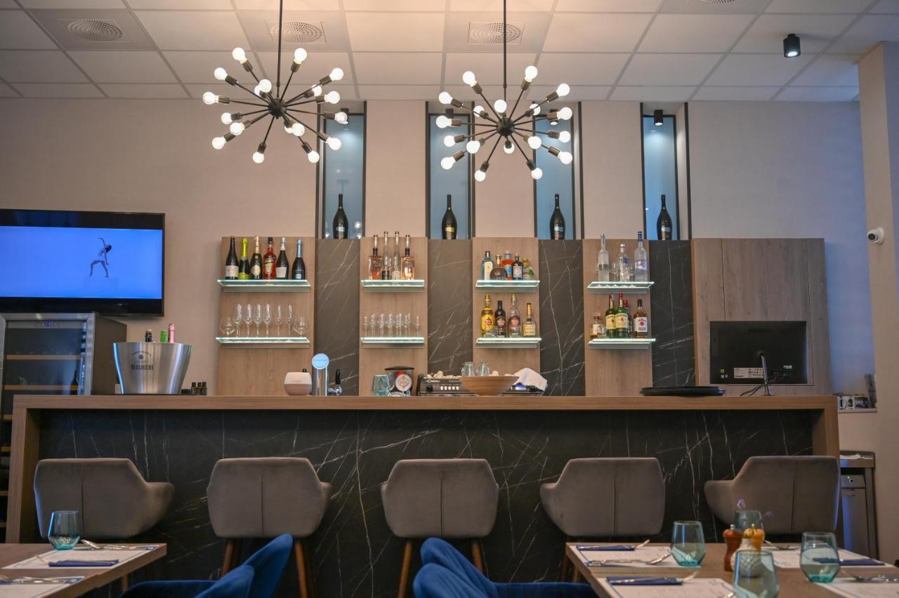 Nn Boutique Hotel Тисауйварош Экстерьер фото