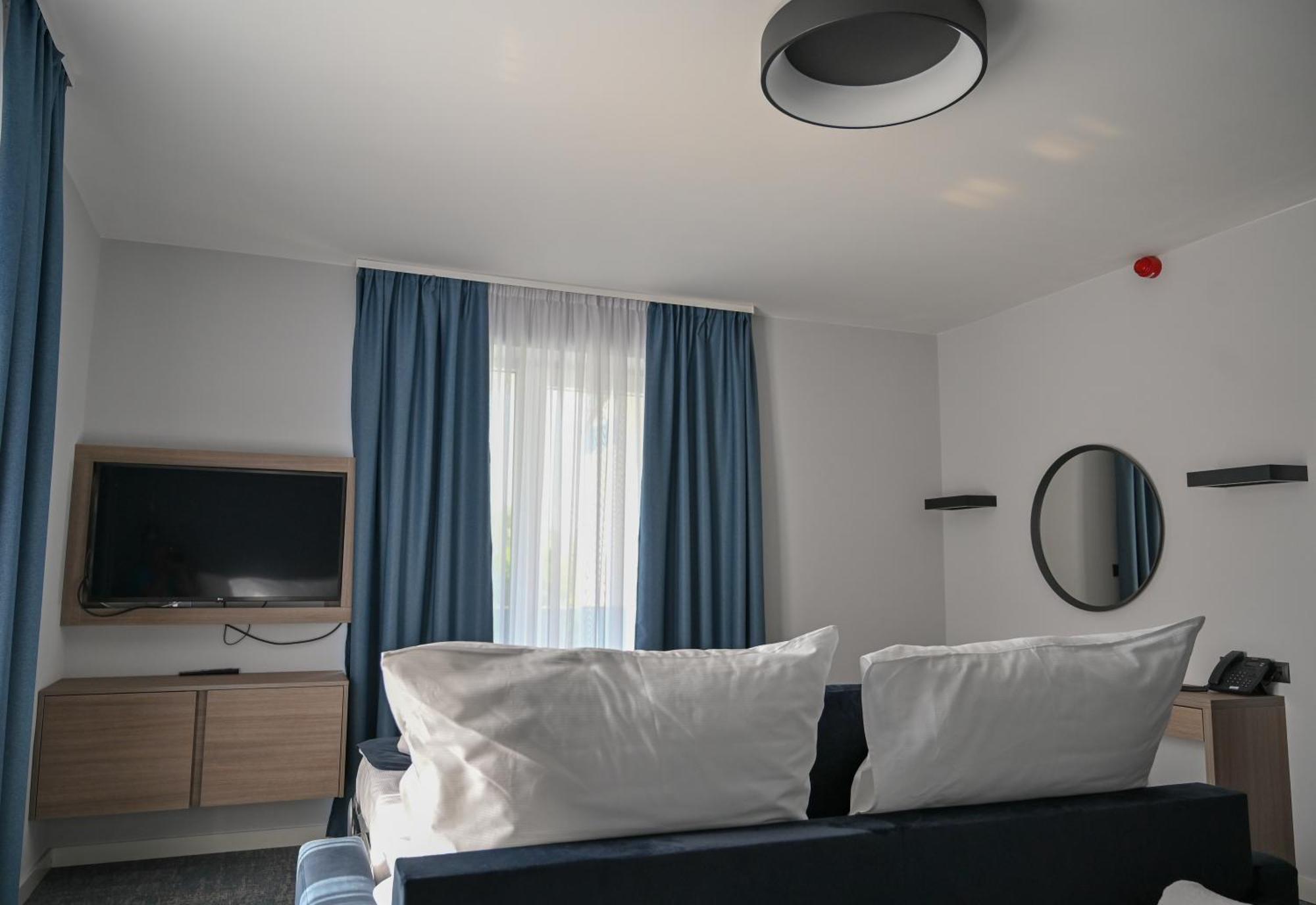 Nn Boutique Hotel Тисауйварош Экстерьер фото