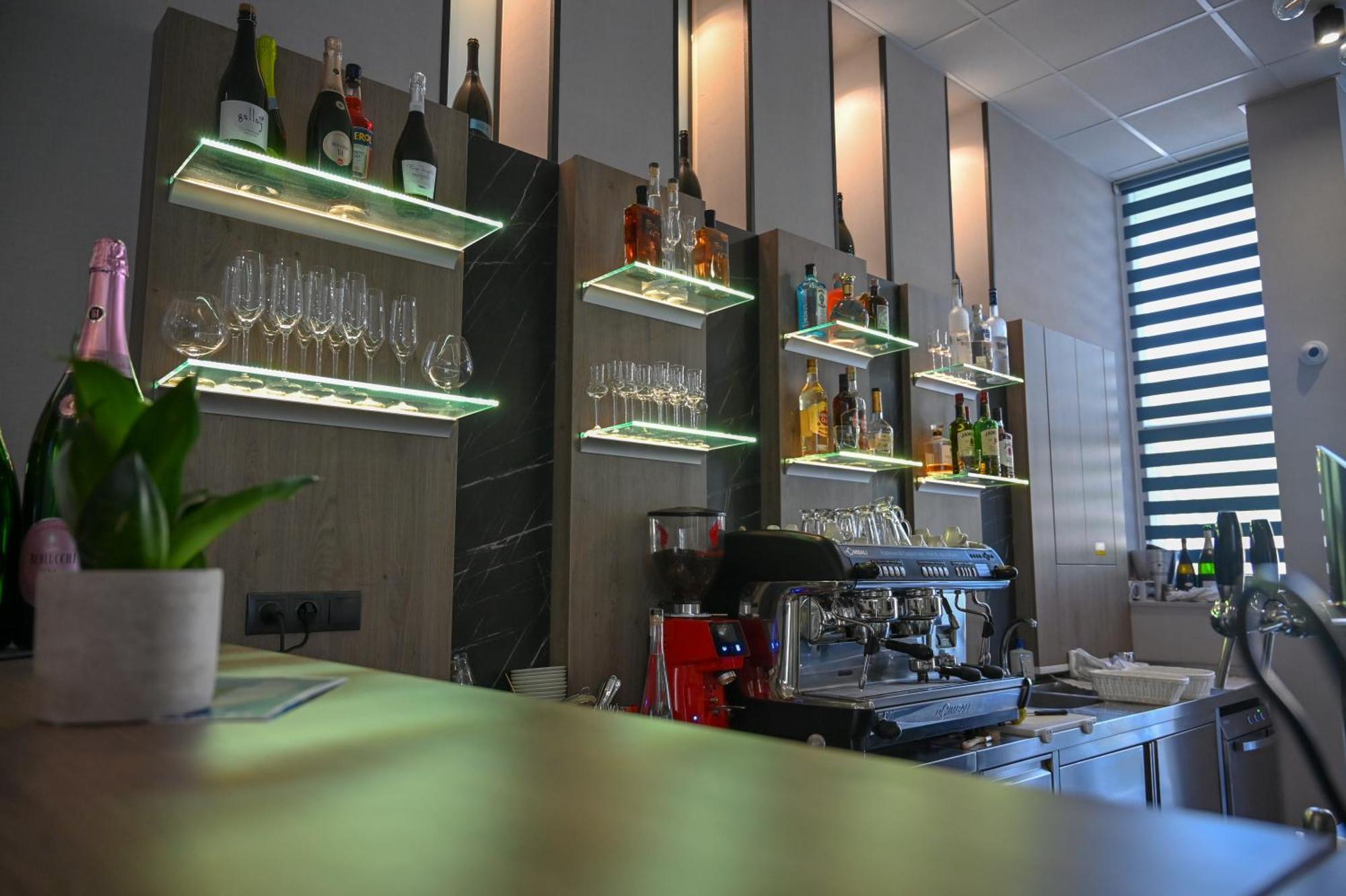 Nn Boutique Hotel Тисауйварош Экстерьер фото