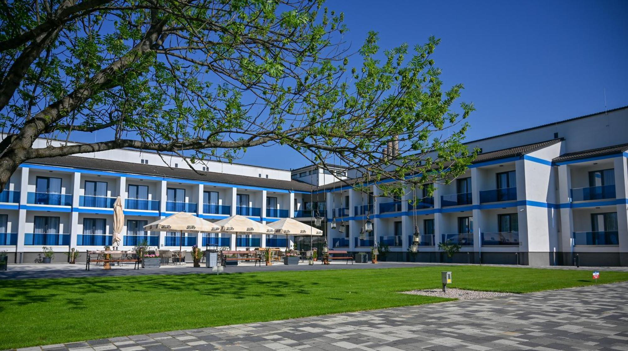 Nn Boutique Hotel Тисауйварош Экстерьер фото